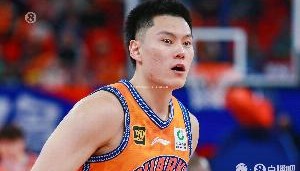 尽力局！李弘权9中6拿到17分 三分7中5