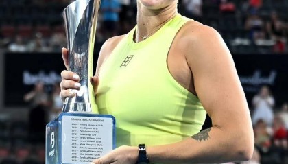 乐鱼平台-新赛季首周精彩纷呈！波兰终夺联合杯，萨巴梅总同享22！